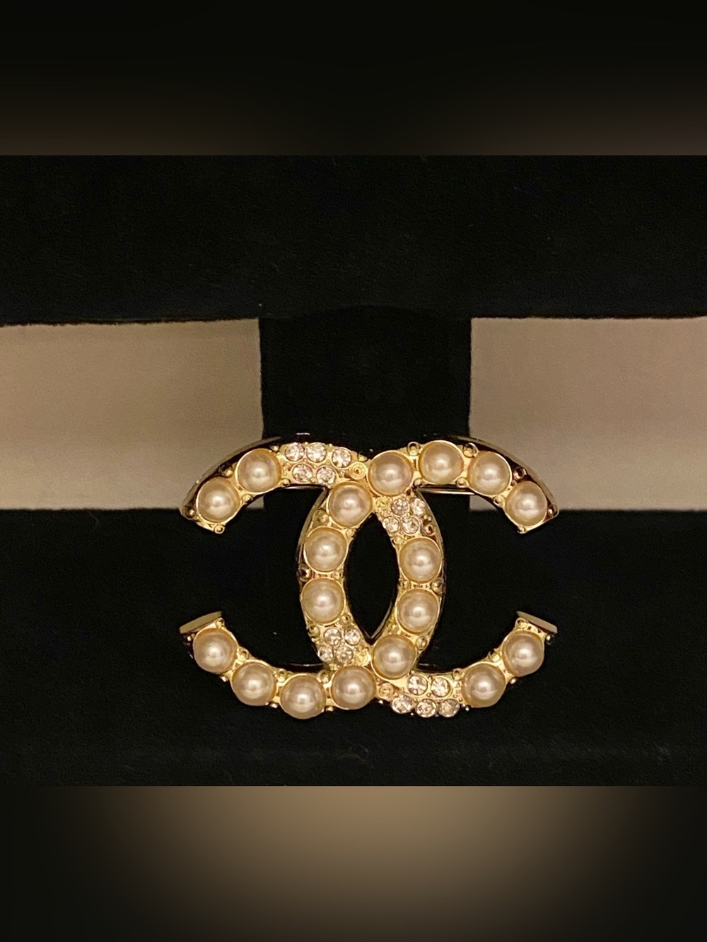 Fashion Jewelry Gold Pearl & Crystal Interlocking Logo C-C Luxury Brooch Large